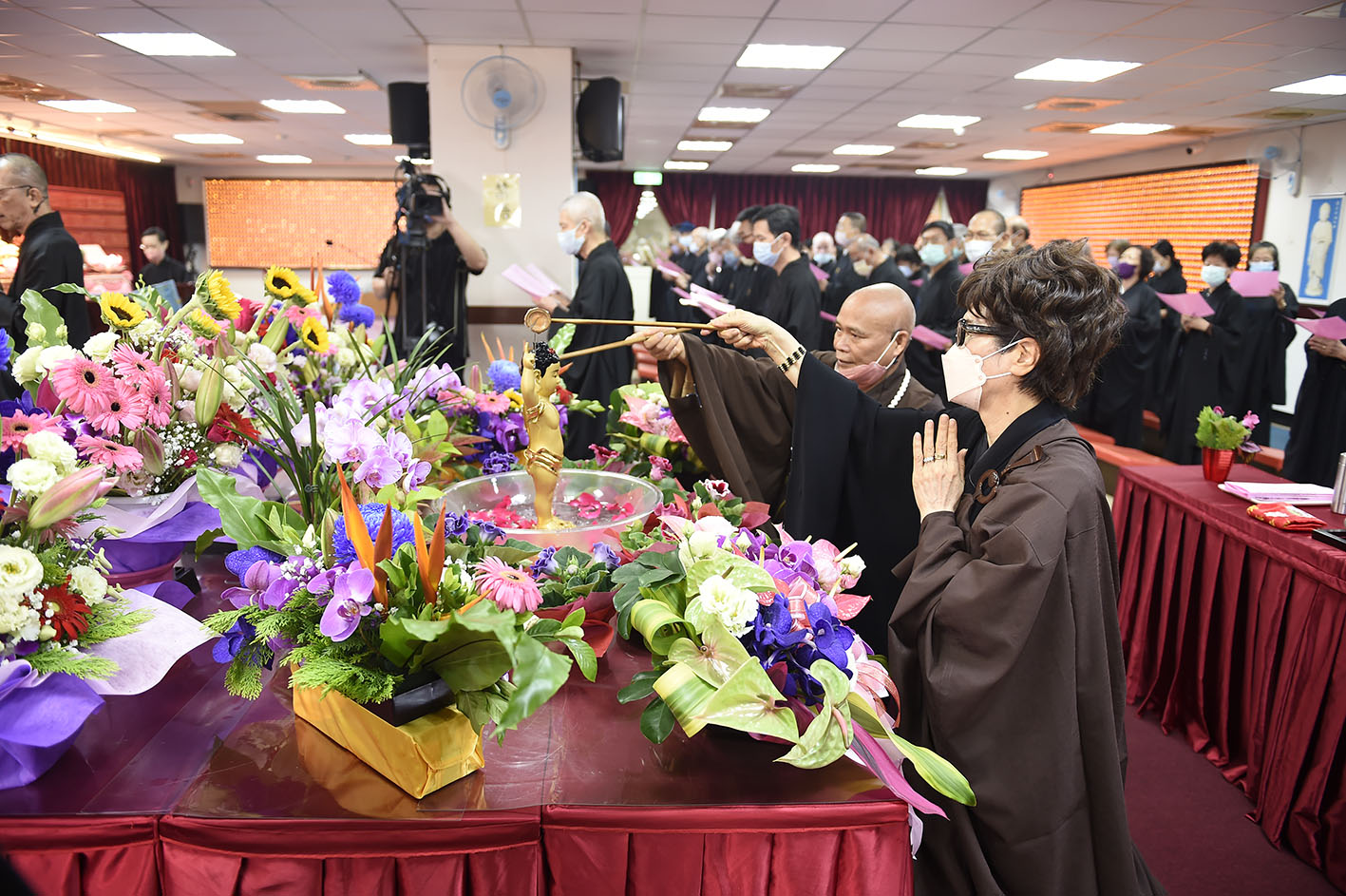 5月15日佛誕日，在台北華藏衛視念佛堂舉辦浴佛法會